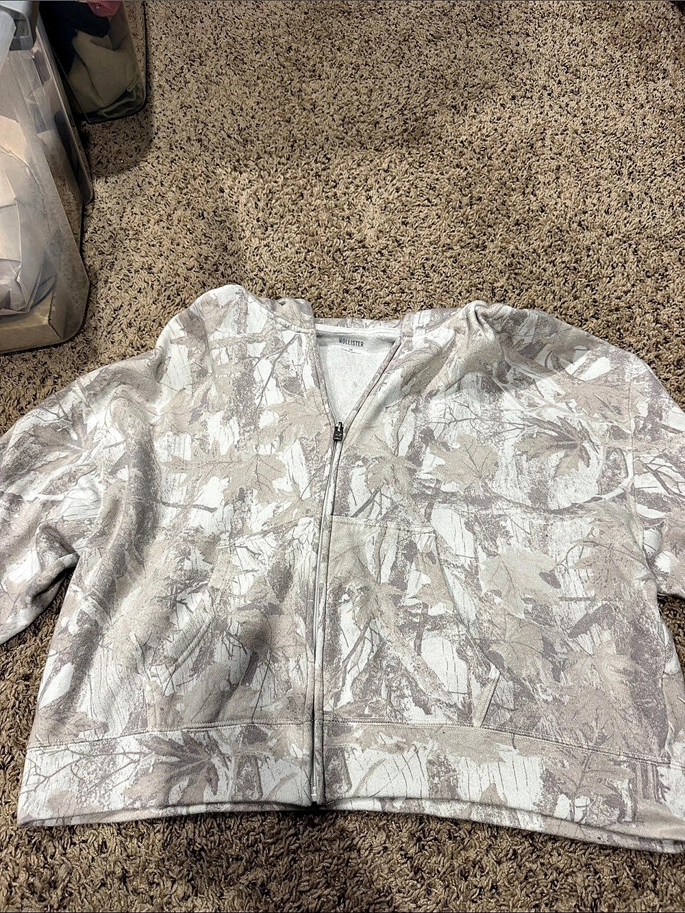 Hollister Abstract Print Bomber Jacket in Gray & White Size Medium
